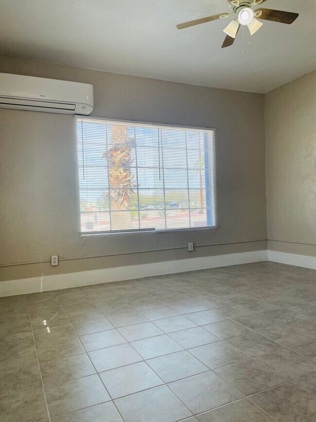 Building Photo - Fully Remodeled Charming Historic 2 Bed 1 ...