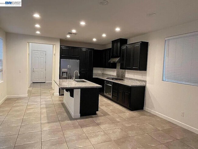 Building Photo - 538 E Marcello Ave