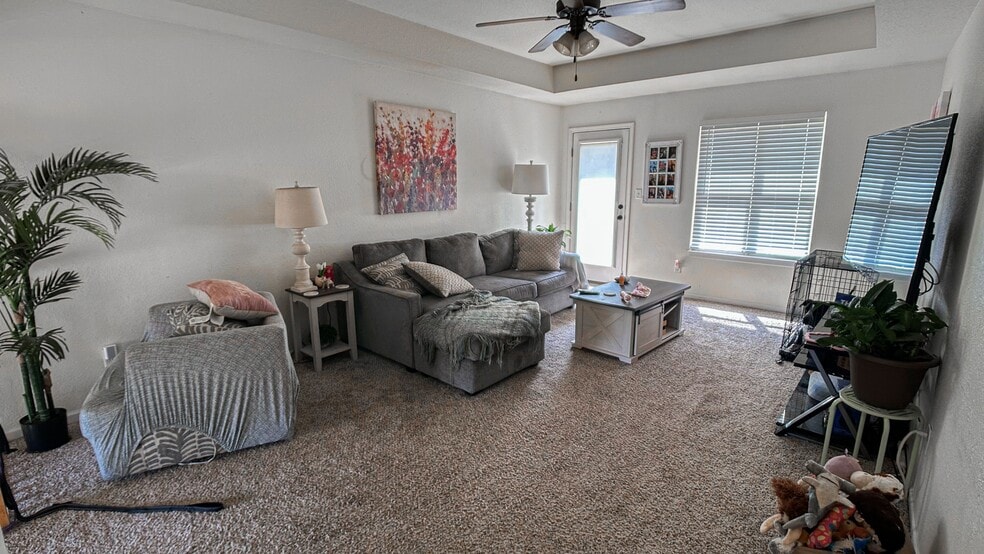 Building Photo - 710 NW Scenic Ln