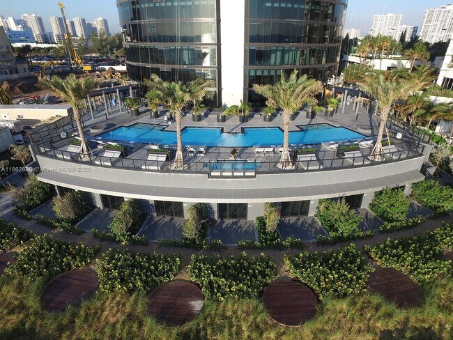 Building Photo - 18555 Collins Ave