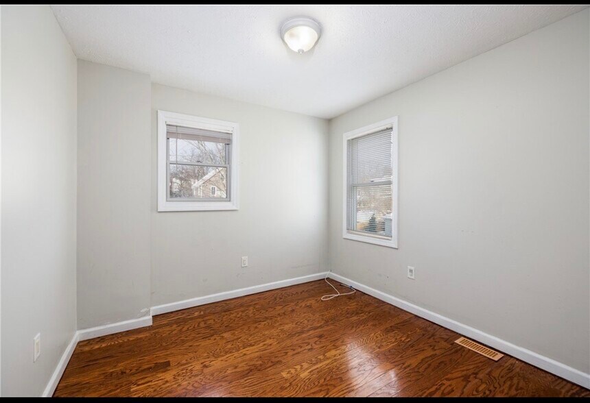 Building Photo - 18 Deland Park a