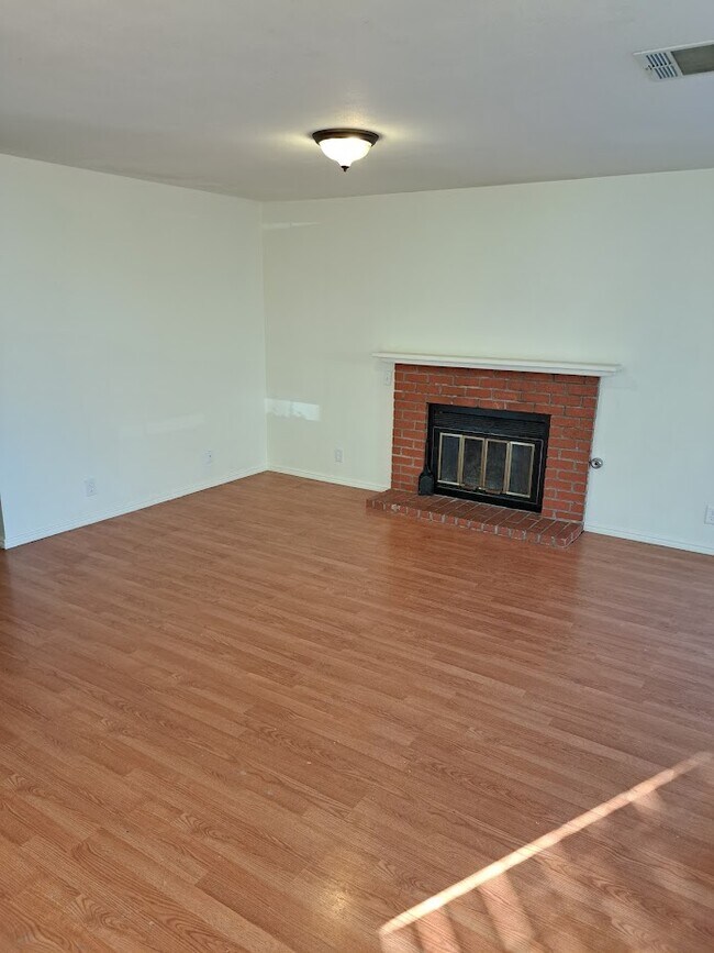 Fireplace in Living room - 37727 Maureen St