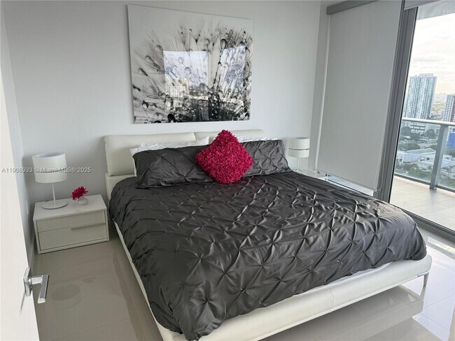 Building Photo - 488 NE 18th St