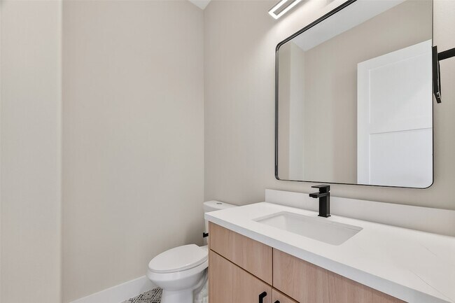 Building Photo - 2511 N MacGregor Way