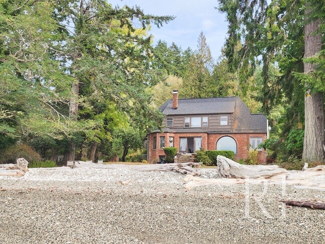 Building Photo - Waterfront Tudor | Private, Vintage Charm with Casita