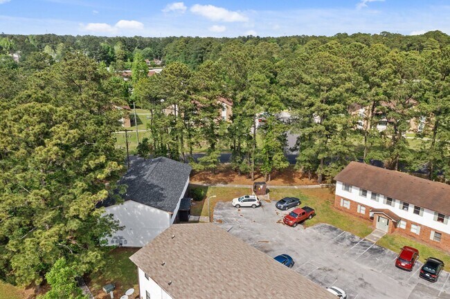 Building Photo - Ravenwood Apartments!!