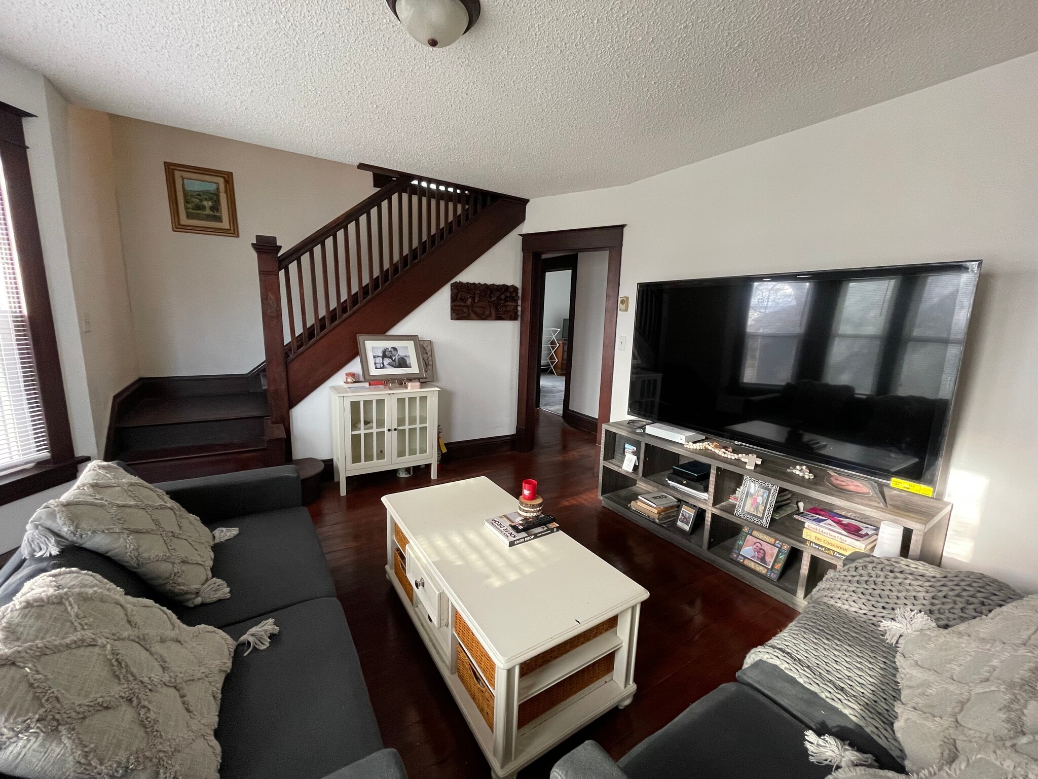 Living Room - 609 3rd Ave S