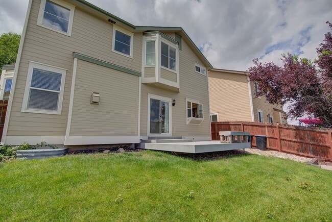 Building Photo - Beautiful home with 3 bedrooms, 2 1/2 bathrooms, 2-car garage ready to move in!  NO PETS & NO SMO...