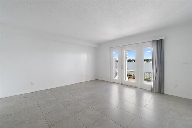 Building Photo - 165 Pompano Dr SE
