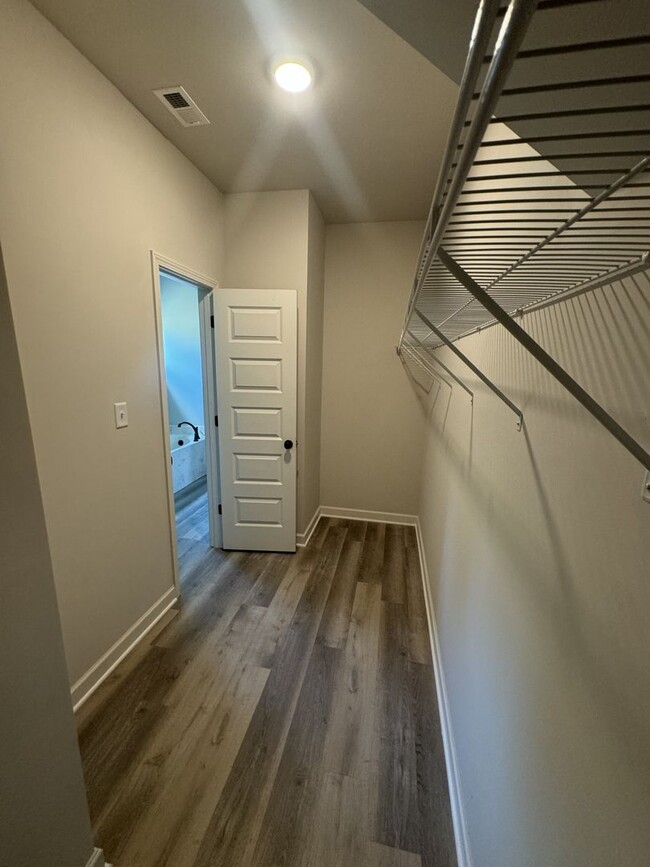 Building Photo - 8980 Acorn Ln