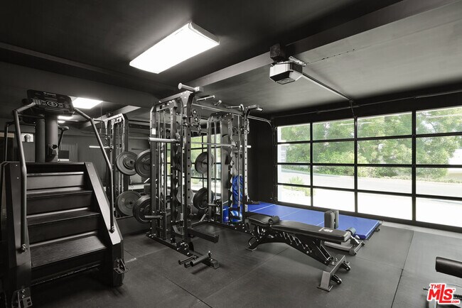 Building Photo - 4967 Llano Dr