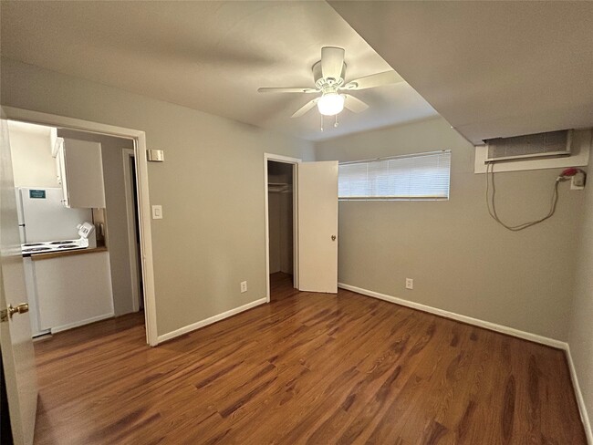 Building Photo - 807 Heights Blvd