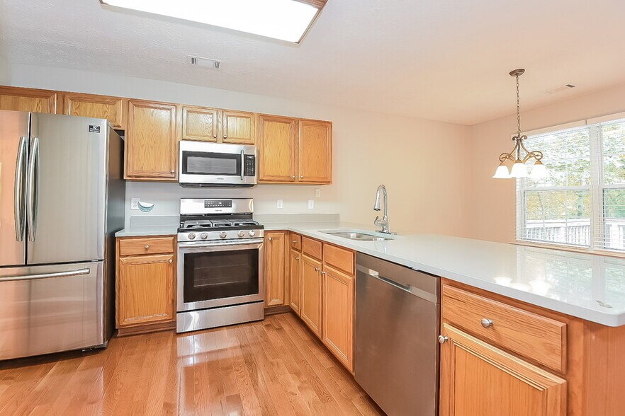 Building Photo - 208 Pebble Creek Ct