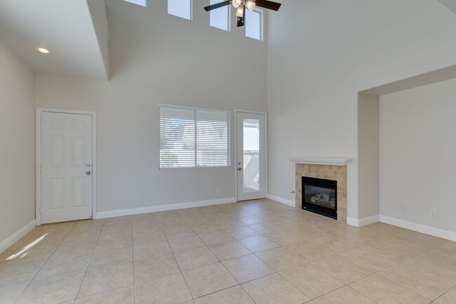 Building Photo - Beautiful 3-Bedroom Home in Silverado Ranch