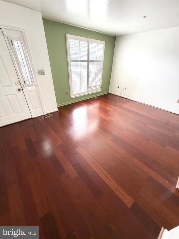 Building Photo - 5053 Colburn Terrace