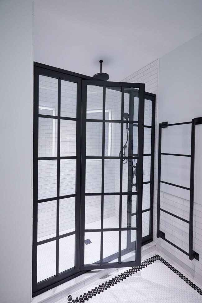 Building Photo - 205 Newbury St