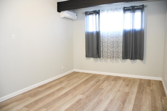 Building Photo - 61576 Aberdeen Dr