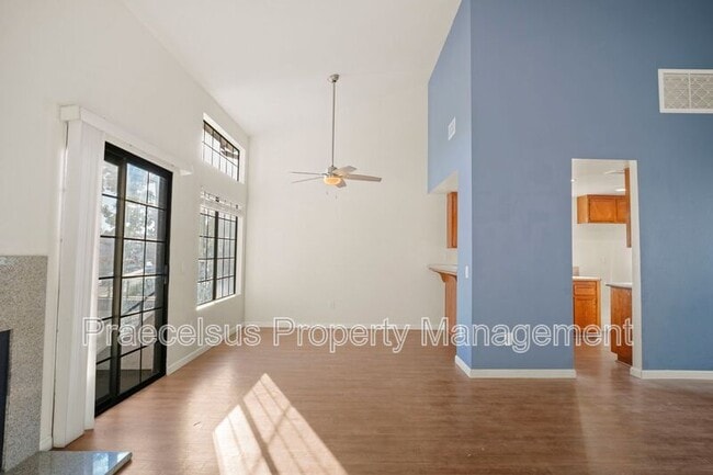 Building Photo - 1535 Apache Dr