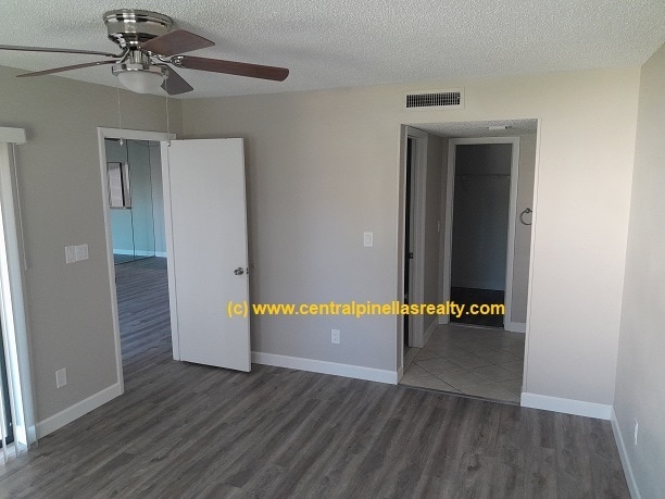 Building Photo - 2400 Winding Creek Blvd