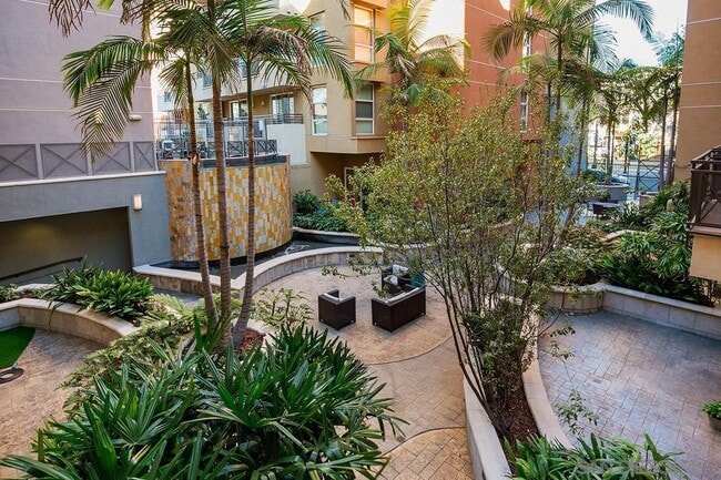 Building Photo - 525 11th Ave