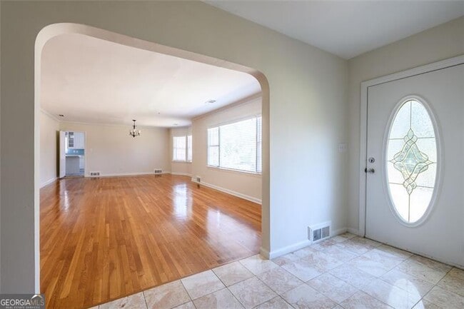 Building Photo - 1205 Spring Valley Ln NE