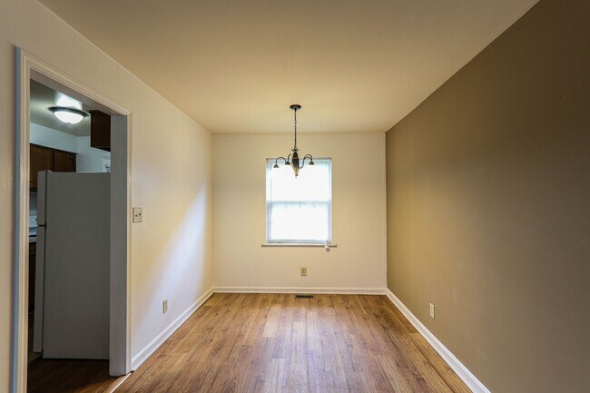 Building Photo - 1st Full Month FREE – Spacious 2 Bedroom A...