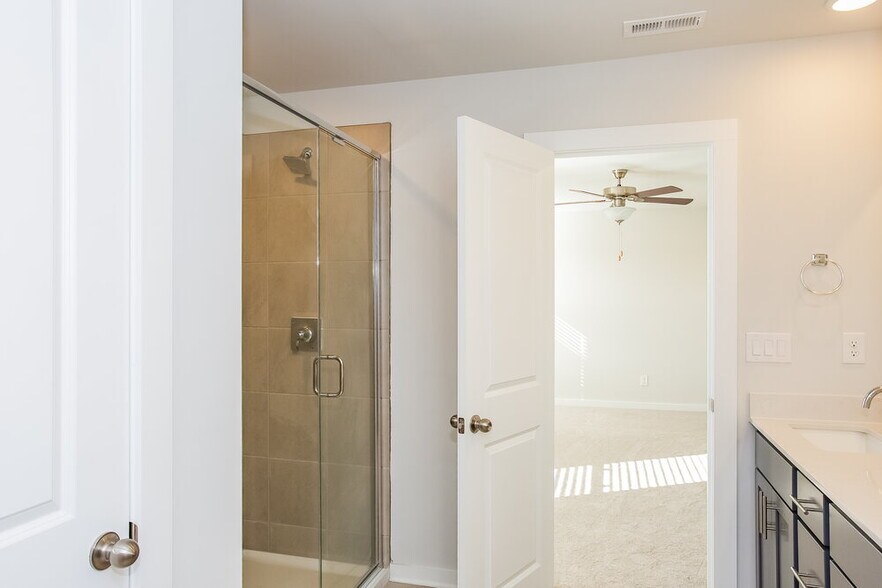 Building Photo - 605 Mountain Vw Dr