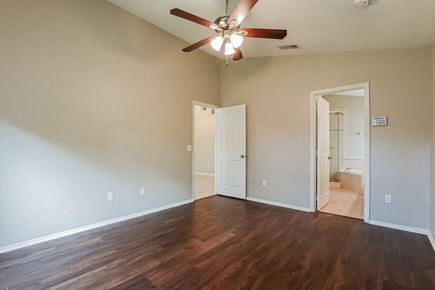 Building Photo - 1025 Henson Ct