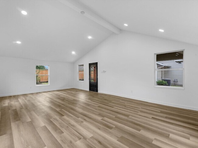 Building Photo - 1826 Woodcrest Dr