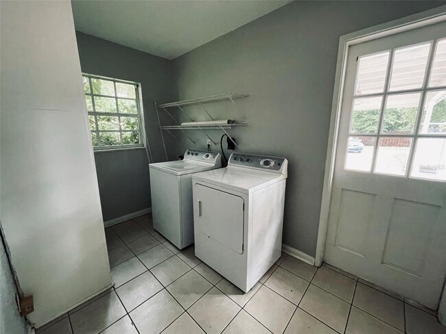 Building Photo - 1039 S Frankland Rd