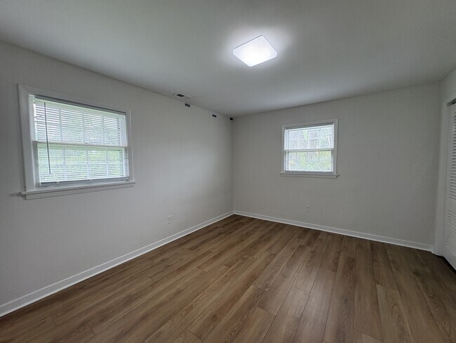 Building Photo - 499 Greenwell Ct