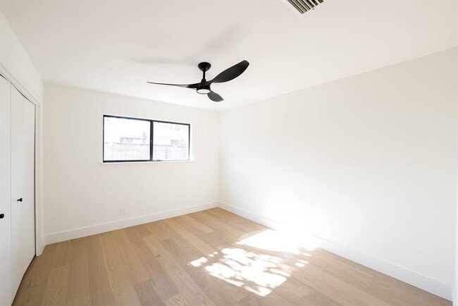 Building Photo - 10502 Ronwood Dr
