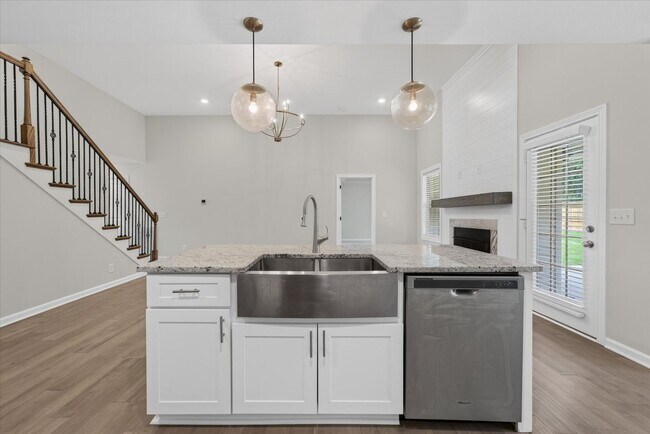 Building Photo - Like New Three Bedroom with Bonus!