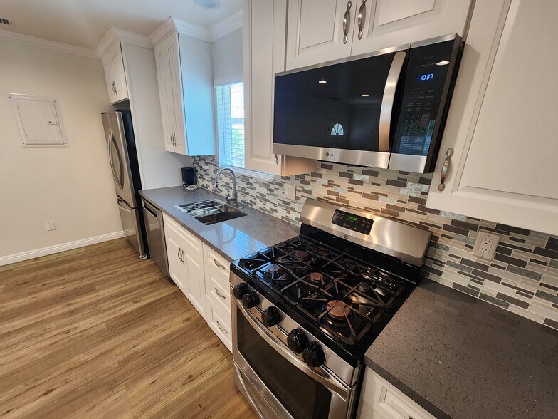 Building Photo - 5706 Willis Ave