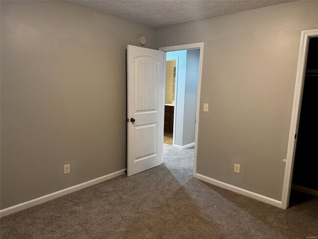 Building Photo - 9133 Saw Tooth Loop