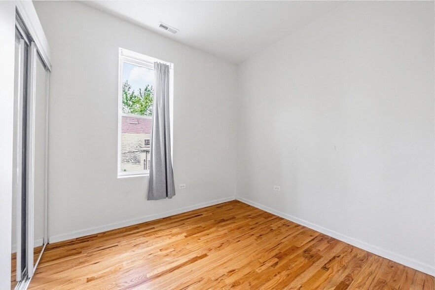 Building Photo - 1638 W 18th Pl