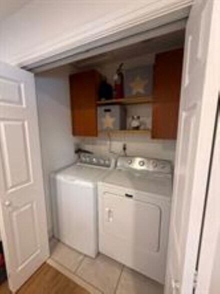 Building Photo - 541 NE 58th Ct