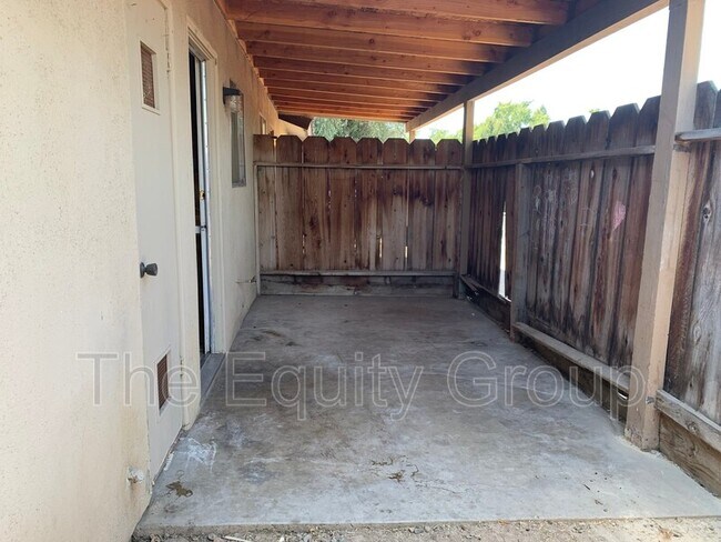 Building Photo - 2532 W Hemlock Ct