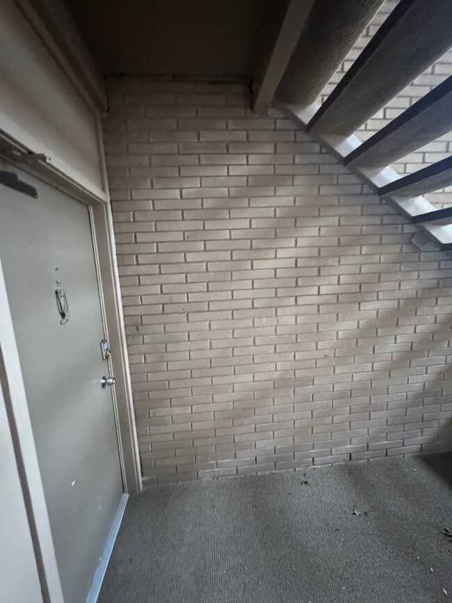 Building Photo - Charming 2-Bedroom Property (Water, Trash and Recycling and Sewer taken care by HOA)