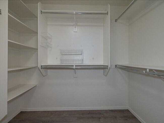 Building Photo - 4 Bedroom 3 Bathroom