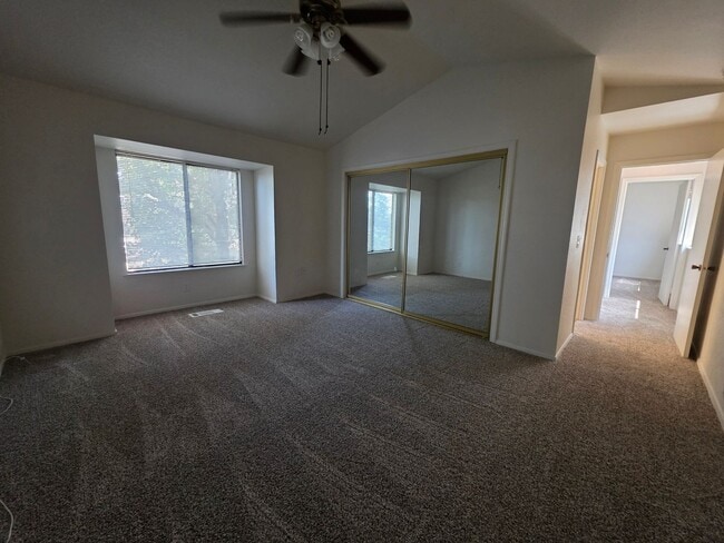 Building Photo - 1128 N Manzanita St