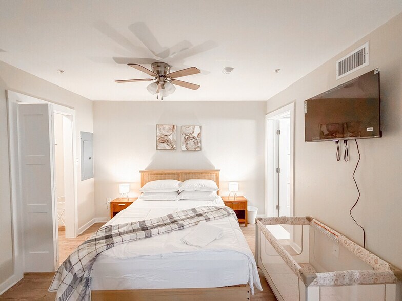 Building Photo - 1450 N Hwy 360