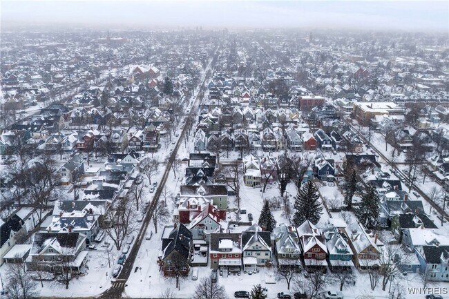 Building Photo - 365 W Utica St