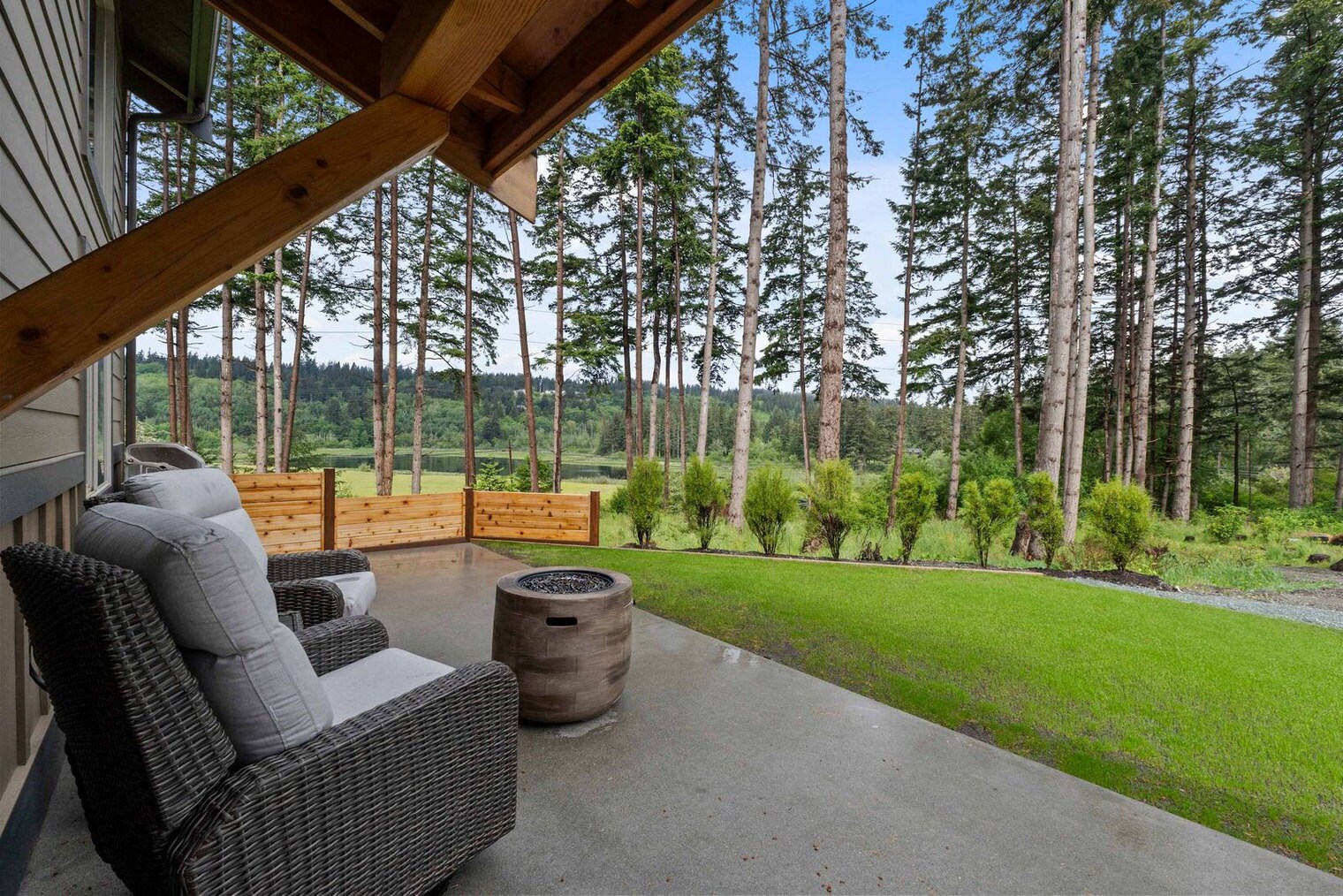 Building Photo - 205 Woodland Dr