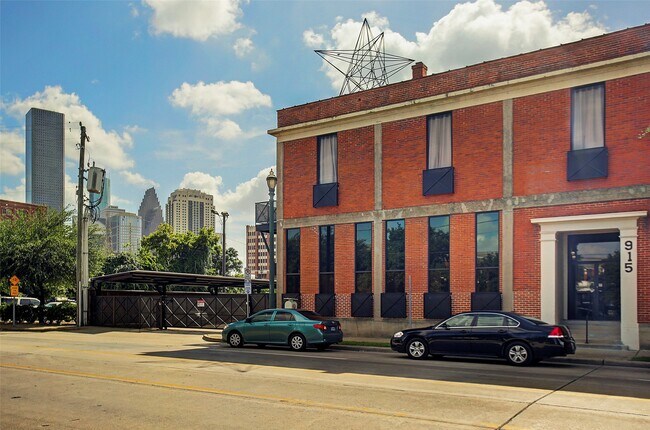 Building Photo - 915 N San Jacinto St