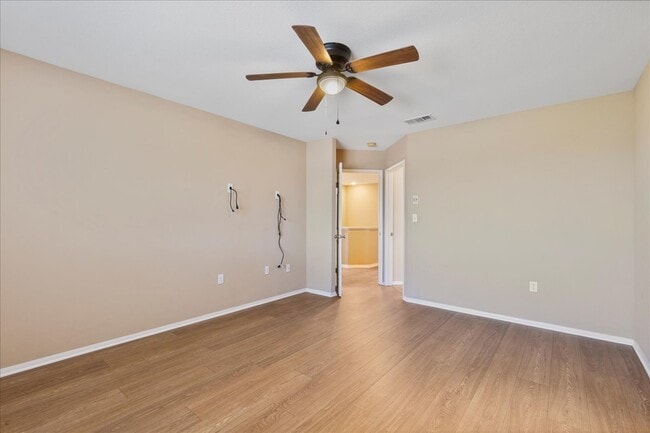 Building Photo - 14932 Isamar Ln