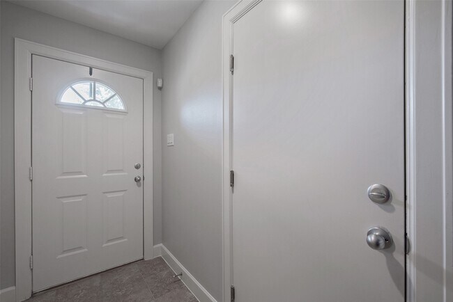 Building Photo - 7650 Springhill St
