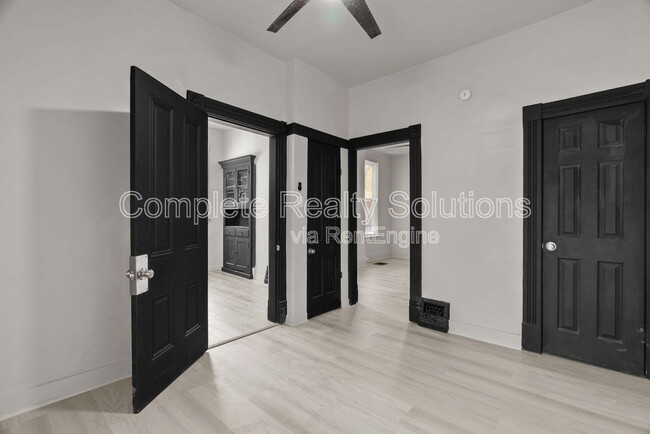 Building Photo - 4038 California Ave