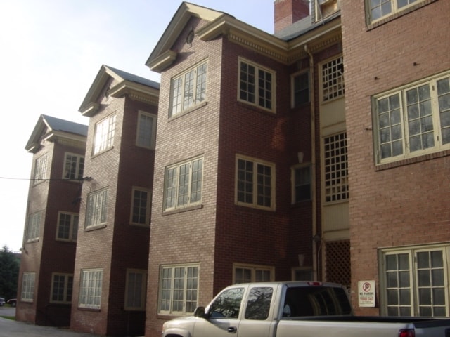 Building Photo - Monticello Estates