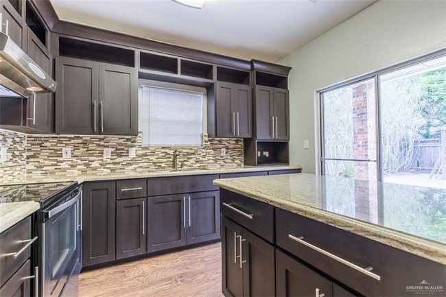 Building Photo - 15 Ivy Ave